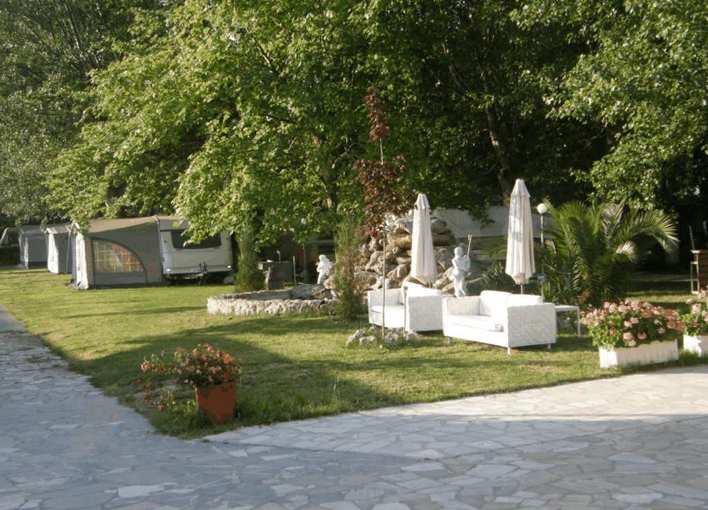 Camping Stolos Camping in the green. Ideal to relax and enjoy nature. Camping Stolos overlooking Mount Olympus and the Aegean. Fully equipped campsite near Katerini with restaurant, cafe and shared barbecue. Camping with clean communal toilets such as toilets and showers Camping Stolos ideal for families with children, groups or couples. Places for tent, caravan or motorhome with natural shade from the trees. Camping near the big beach of Varikos with sand and pebbles. Camping in Greece. You will find the best organized campsites here.