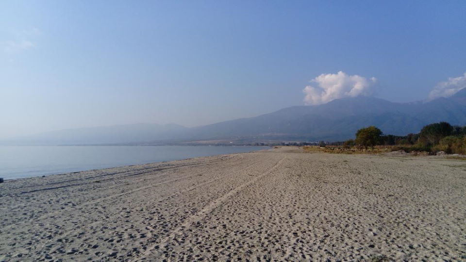 Καμπινγκ καλυβια λιτοχωρο παραλία