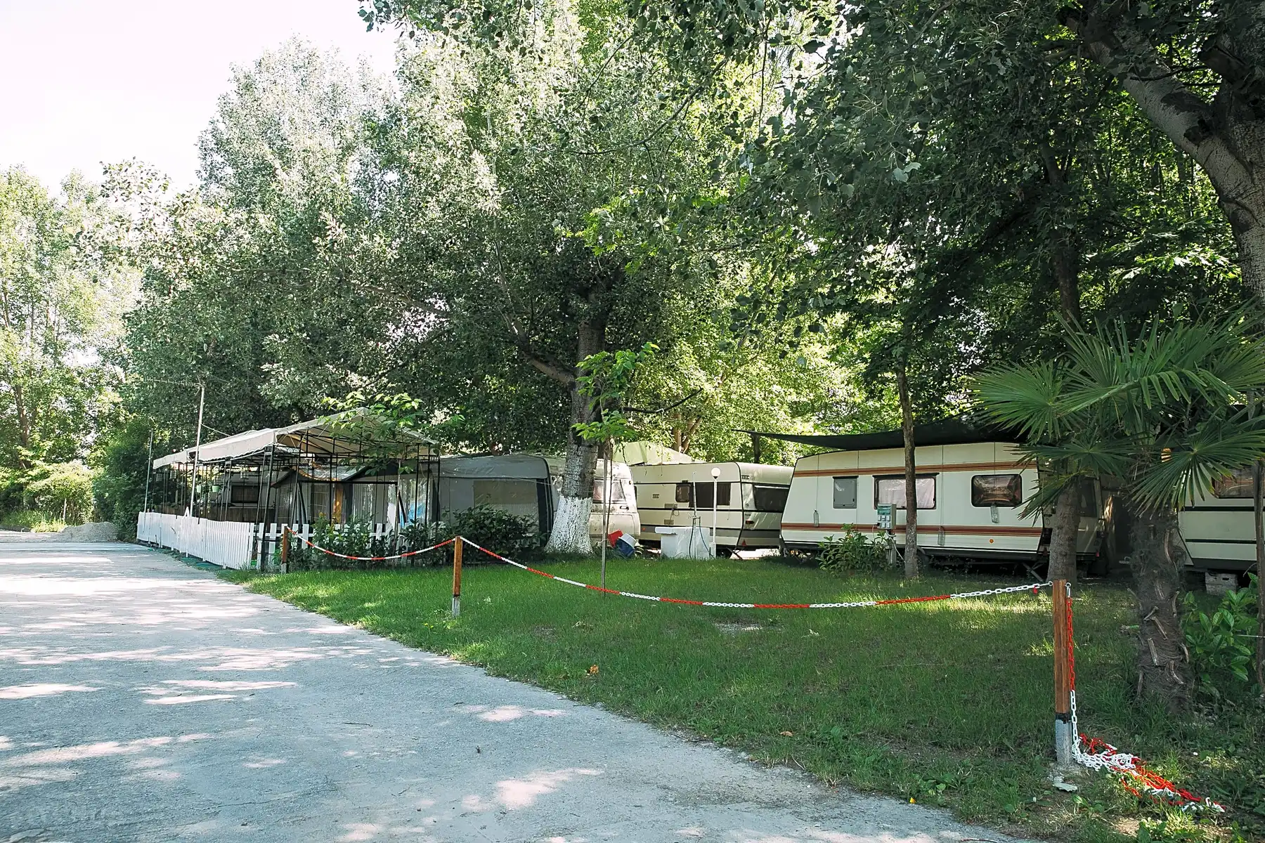 Camping Stolos. Camping Stolos. Camping Stolos camping stolos bungalows. camping stolos bungalows. Camping Stolos. Camping in the green. Ideal to relax and enjoy nature. Camping Stolos overlooking Mount Olympus and the Aegean. Fully equipped campsite near Katerini with restaurant, cafe and shared barbecue. Camping with clean communal toilets such as toilets and showers Camping Stolos ideal for families with children, groups or couples. Places for tent, caravan or motorhome with natural shade from the trees. Camping near the big beach of Varikos with sand and pebbles.