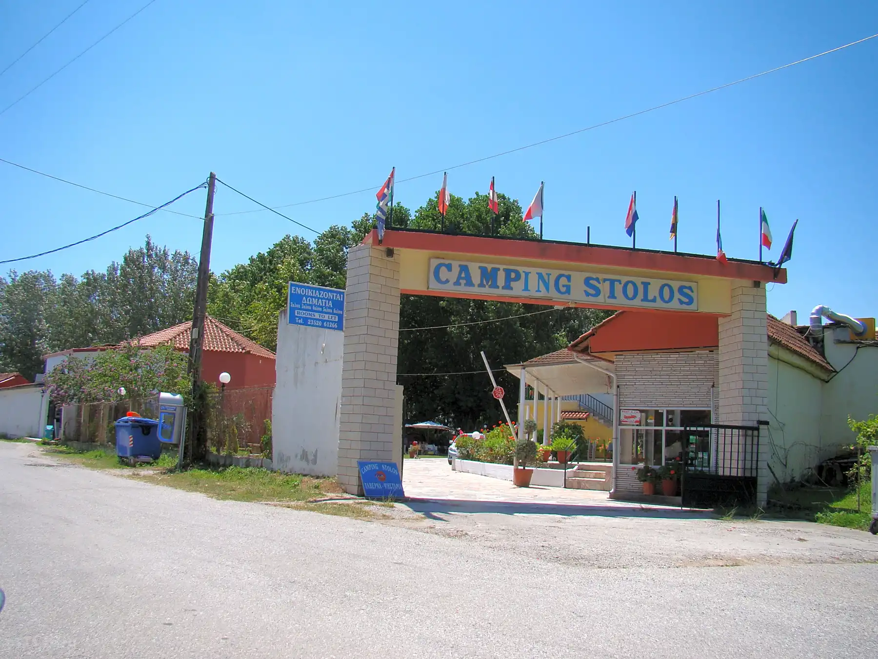 Camping Stolos. Stolos Camping camping stolos bungalows. camping stolos bungalows. Camping Stolos. Camping in the green. Ideal to relax and enjoy nature. Camping Stolos overlooking Mount Olympus and the Aegean. Fully equipped campsite near Katerini with restaurant, cafe and shared barbecue. Camping with clean communal toilets such as toilets and showers Camping Stolos ideal for families with children, groups or couples. Places for tent, caravan or motorhome with natural shade from the trees. Camping near the big beach of Varikos