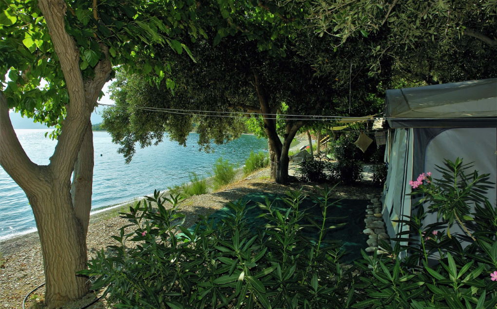 Ροβιές στην Βόρεια Εύβοια, κάμπινγκ με όλες τις παροχές: ρεύμα, wi-fi, εστιατόριο και γήπεδα για δραστηριότητες
