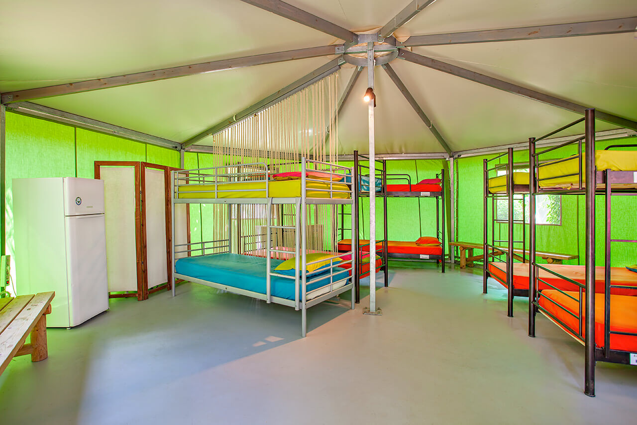 armenistis youth hostel camp tent camping glamping χαλκιδικη Halkidiki Polygyrosarmenistis camp tent camping glamping.