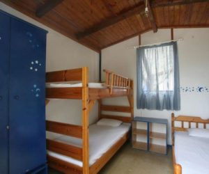 Κάμπινγκ Μπάνγκαλοους στο Τολό. Camping Bungalows Sunset Book Online.