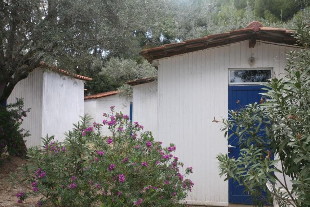 Κάμπινγκ Μπάνγκαλοους στο Τολό. Camping Bungalows Sunset Book Online