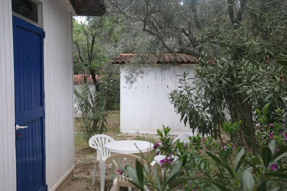 Κάμπινγκ Μπάνγκαλοους στο Τολό. Camping Bungalows Sunset Book Online