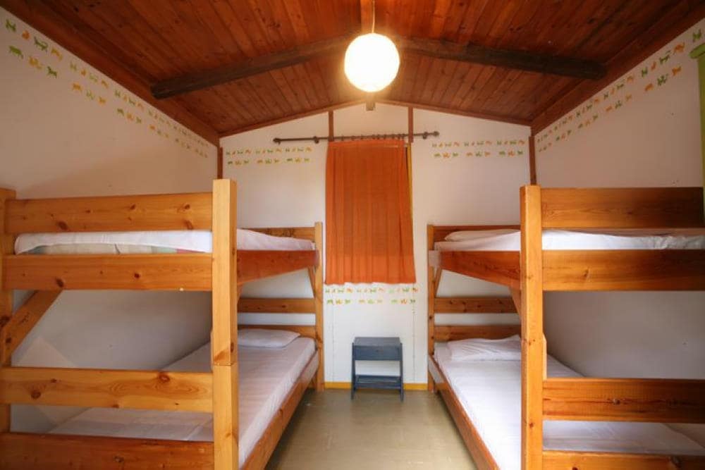 Κάμπινγκ Μπάνγκαλοους στο Τολό. Camping Bungalows Sunset Book Online