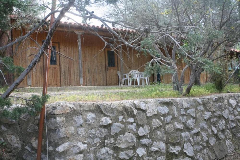 Κάμπινγκ Μπάνγκαλοους στο Τολό. Camping Bungalows Sunset Book Online