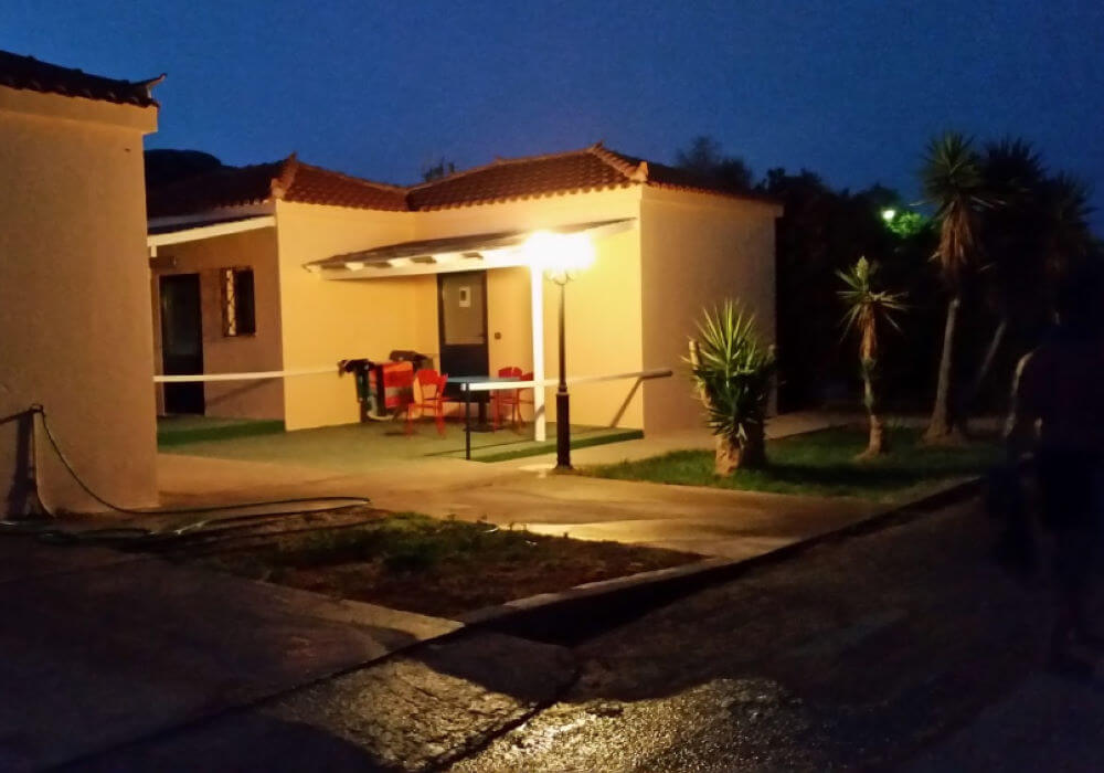 Camping με δωματια στην Πελόποννησο. Οργανωμένο καμπινγκ.Ζεστά νερά. Camping για οικογένειες.Ελαφονησοσ προσβαση. Bungalows για οικογένειες.