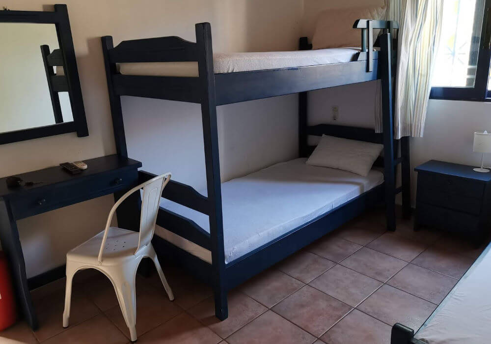 camping με δωματια στην πελοποννησο. Bungalows με διπλό κρεβάτι. ελαφονησος λακωνια διαμονή. Κλείσε Online τις διακοπές σου.