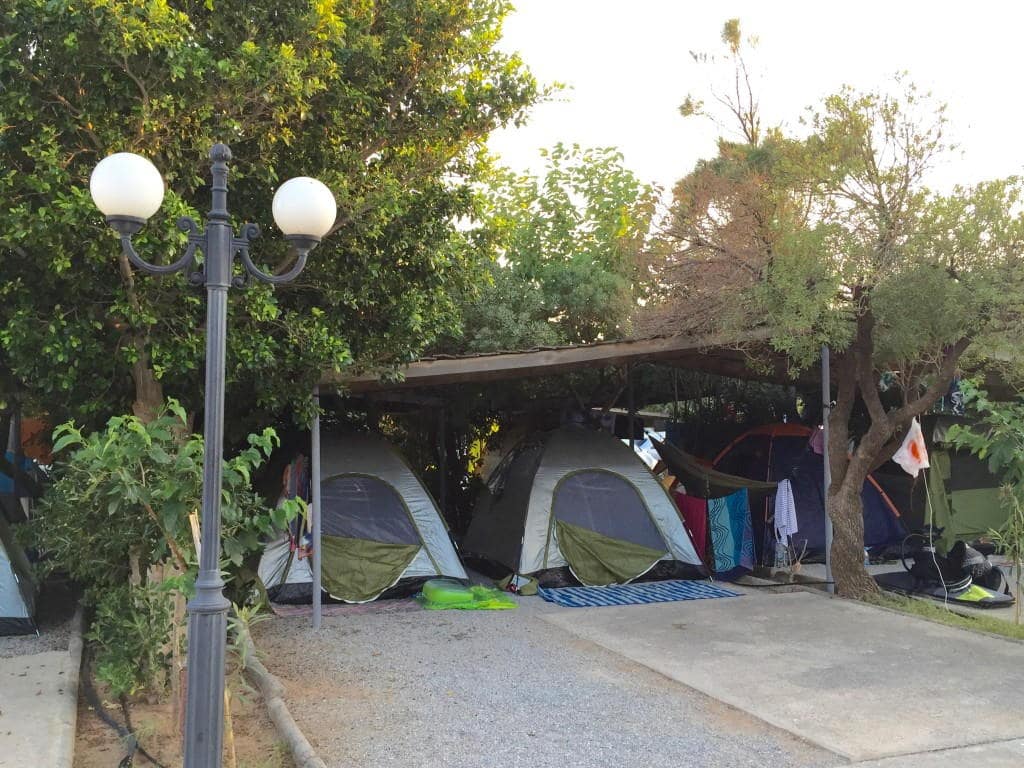 Camping μόλις 50 μέτρα από την παραλία. Οργανωμένο Κάμπινγκ Σίμος Ελαφόνησος. simos beach elafonisos. Κλείσε Online τις διακοπές σου.