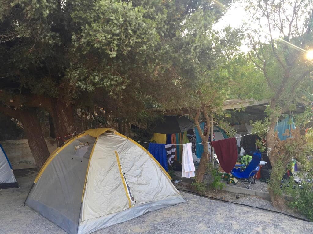simos beach elafonisos caravan. αυτοκινούμενο σε οργανωμενο καμπινγκ. χώρος με ρεύμα. παροχή νερού. σιμοσ καμπινγκ ελαφονησοσ airbnb.