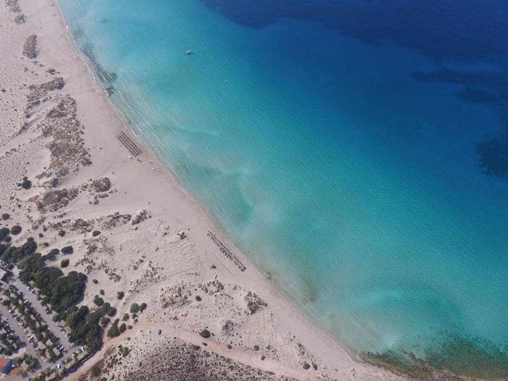 μοναδική παραλία. καμπινγκ για φοιτητές γαλάζια νερά. ρηχά νερά.σιμοσ καμπινγκ ελαφονησοσ airbnb.