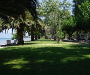 camping blue bay 11 Στις εγκαταστάσεις περιλαμβάνεται και το ταχυδρομείο, μπάρμπεκιου με υπαίθρια τραπεζαρία