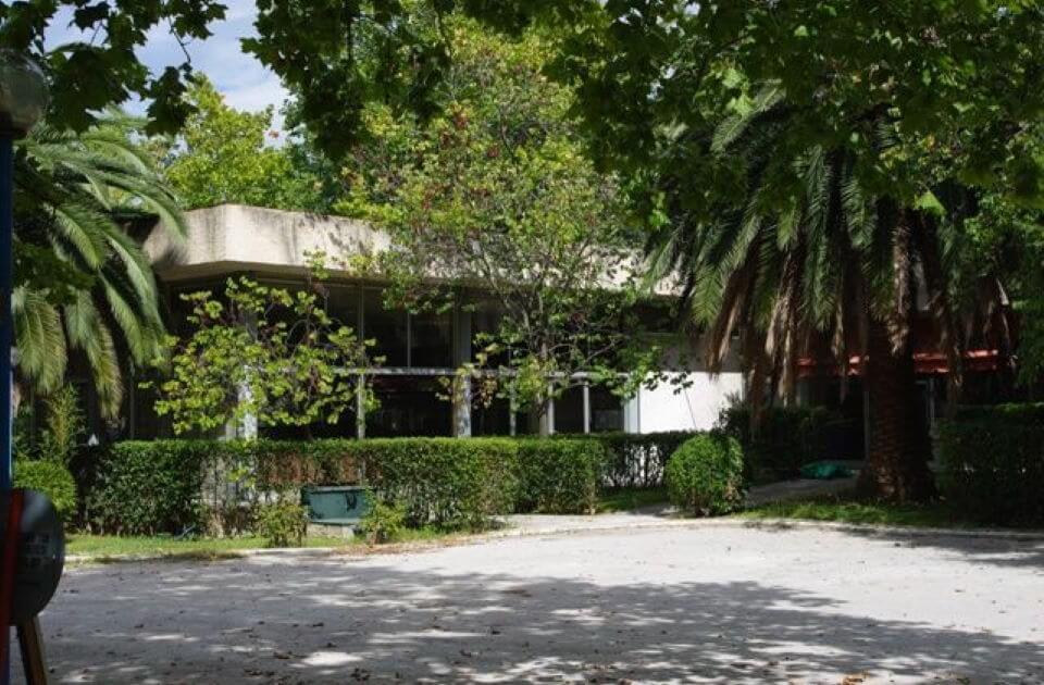 Οργανωμένο Camping με όλες τις παροχές. Mini-market, εστιατόριο, φαρμακείο, χώροι υγιεινής και πλυσίματος ρούχων