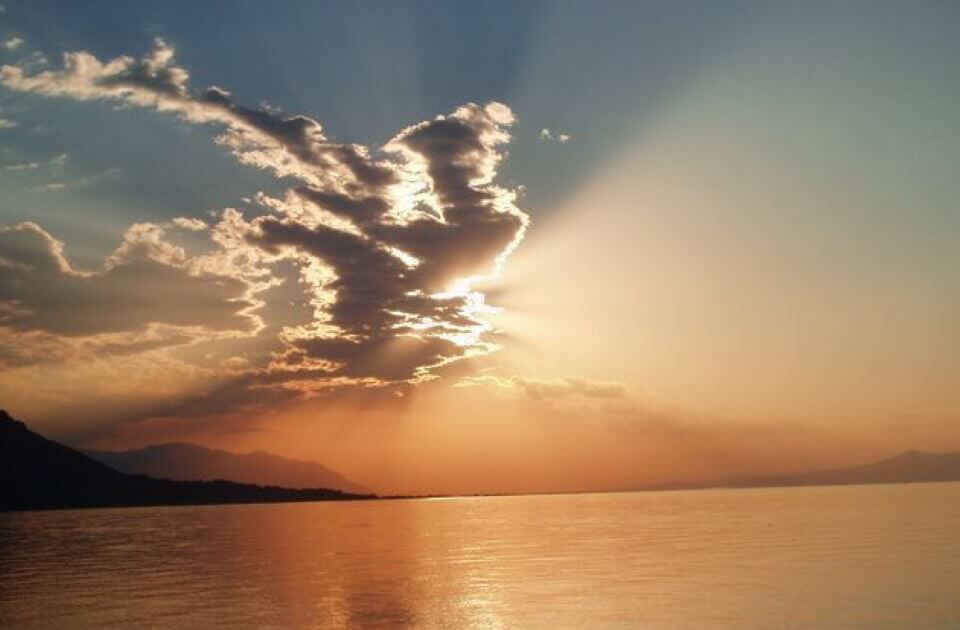 Διαμονή στο blue bay camping. Φέρε την σκηνή σου, το τροχόσπιτο ή το αυτοκινούμενό σου