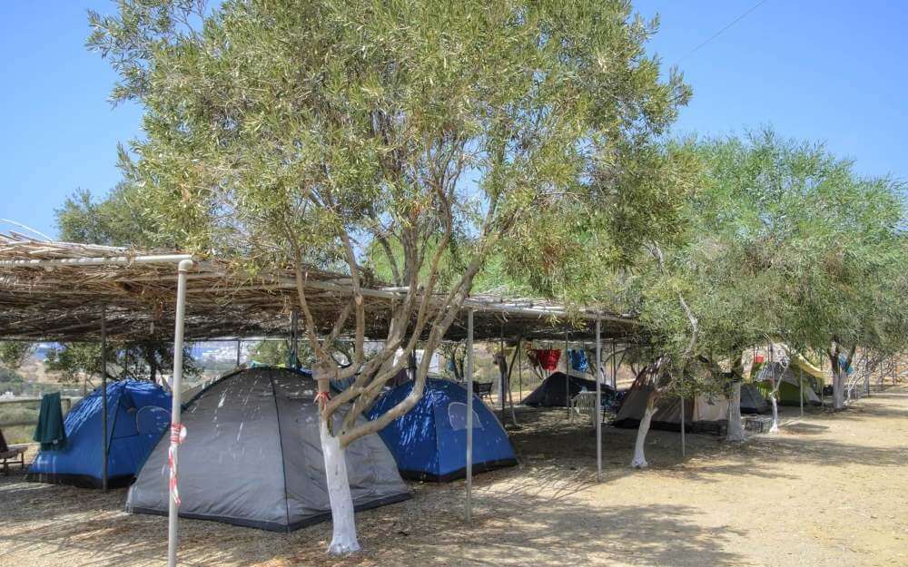 Ζεστό νερό 24 ώρες και όλες οι υπηρεσίες διαθέσιμες. Ιντερνετ, Κοινόχρηστη κουζίνα και ψυγείο