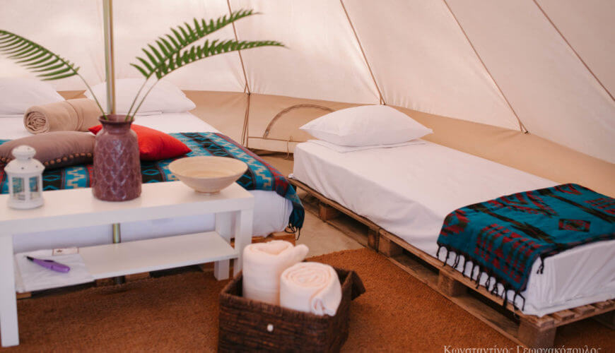 bell tents glamping. Καμπινγκ στην ελλάδα παραλία ράχες νησί. Κρατησεις και τιμες καμπινγκ