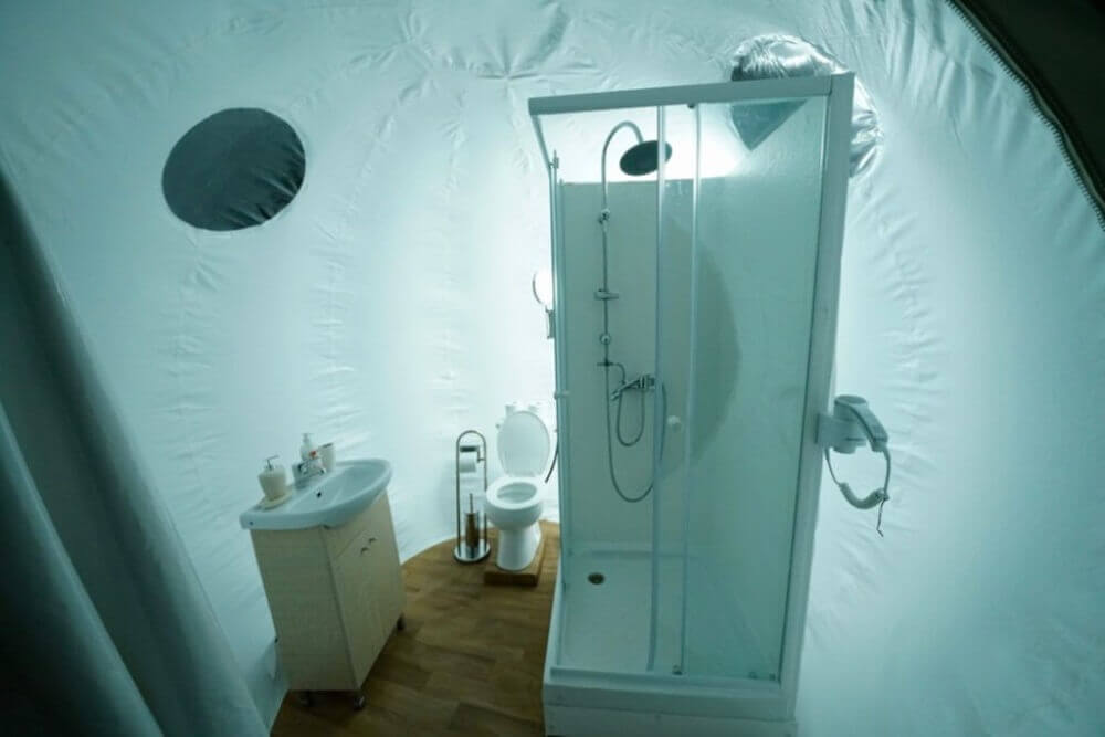 Διαμονή σε glamping Χαλκιδική με πρωινό, υδρομασάζ και τζακούζι.