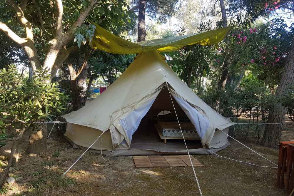 Κράτηση κάμπινγκ σε αμμώδεις παραλίες πελοπόννησος. Κουρούτα Ηλείας.
