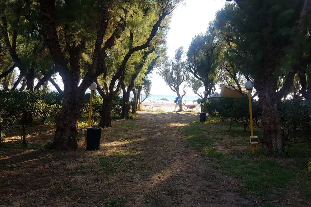 Κάμπινγκ δίπλα στην θάλασσα. Ιδανικό για παιδιά. Beach Volley. Παραλία αμμώδης.