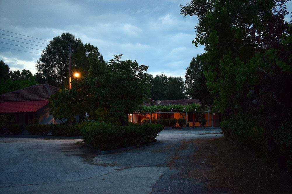 Κάμπινγκ με δωμάτια και bungalows. Ιδανικό για οικογένειες με παιδιά.
