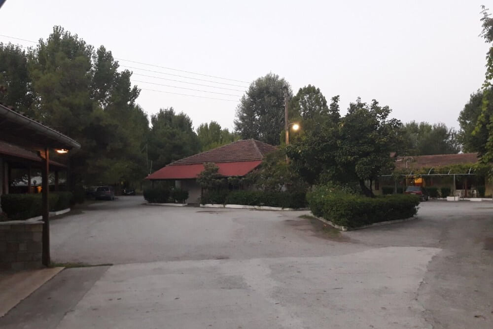 Κάμπινγκ με θέα τον θερμαϊκό κόλπο. Μία παραλία μεγάλη σε μήκος, με άμμο και βότσαλο Κοντά στο κάμπινγκ Στάνη βρίσκεται το Λιτόχωρο στους πρόποδες του Ολύμπου.