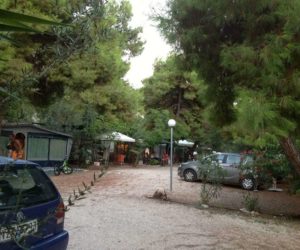 Dumping am Meer Reiseziele in der Nähe Athen Sommerziele. Organisiertes Camping in Griechenland.Camping