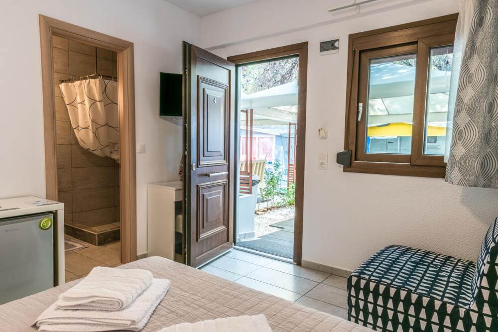 Castello Triple Room. chalkidiki rooms. bungalows chalkidiki. xlakidiki bungalows
