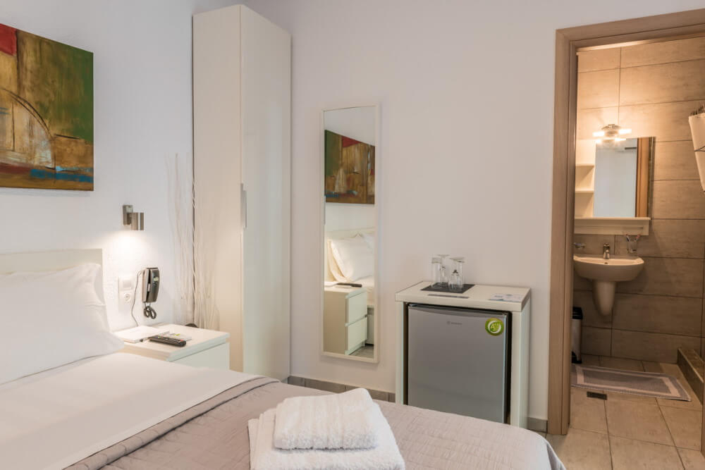 Castello Triple Room. chalkidiki rooms. bungalows chalkidiki. bungalows xalkidiki. bungalows near thessaloniki. chalkidiki glamping