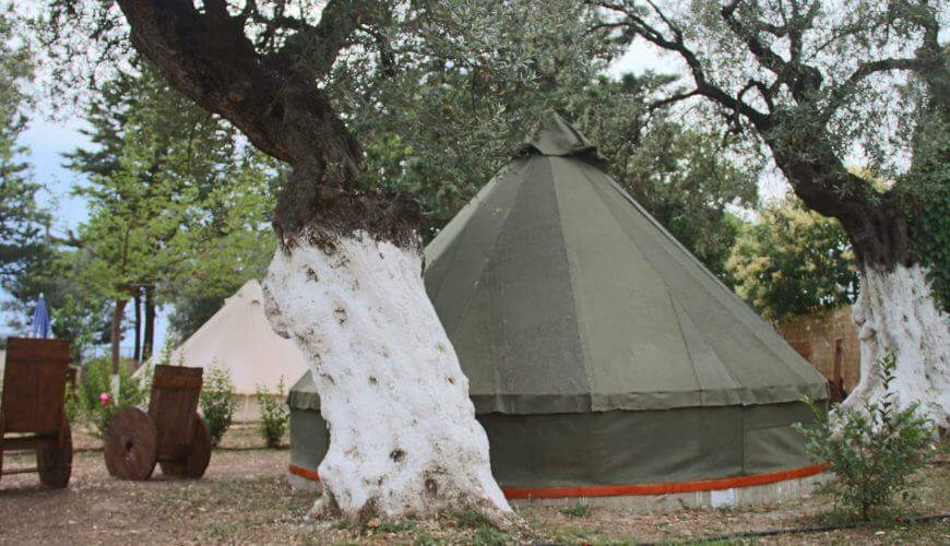 Οργανωμένο camping με σκηνές cob glamping. διακοπεσ κοντα στην αθηνα οδικωσ