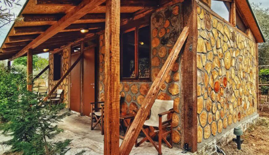 eco friendly διακοπες σε cordwood bungalows
