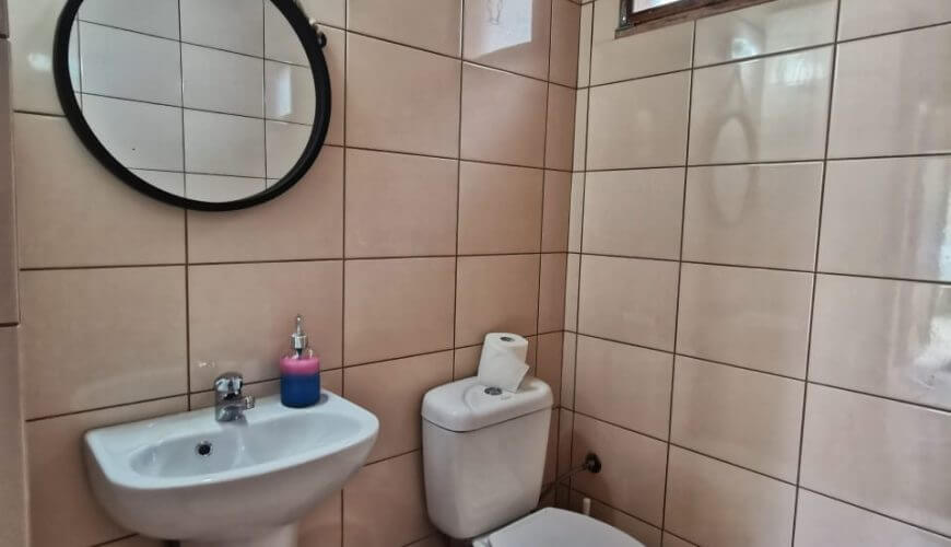 Πολυχώρος με δραστηριότητες για παιδιά και μπάνγκαλοους για διαμονη στη φύση δίπλα στην θάλασσ