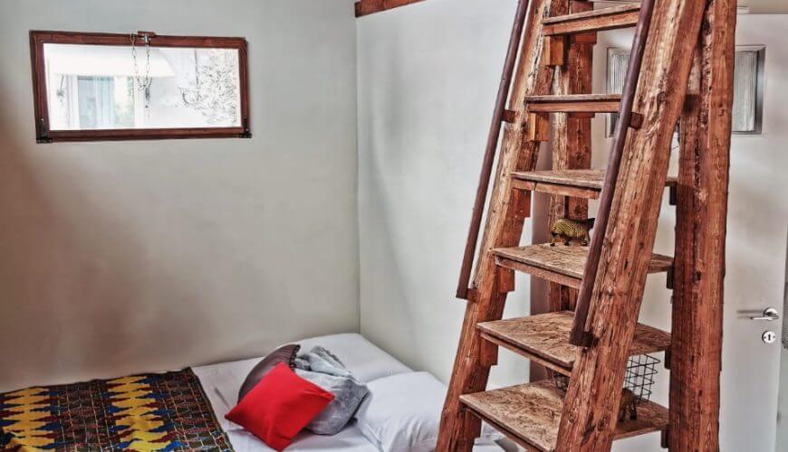 Bungalows για οικογένεια με παιδιά διακοπές στη φύση πάνω στη θάλασσα διακοπεσ με παιδια διπλα στη θαλασσα. Μπάνγκαλοου με σοφίτα