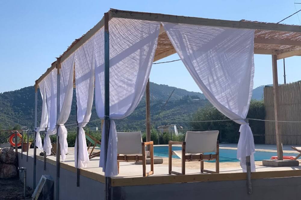 Glamping με πισίνα
