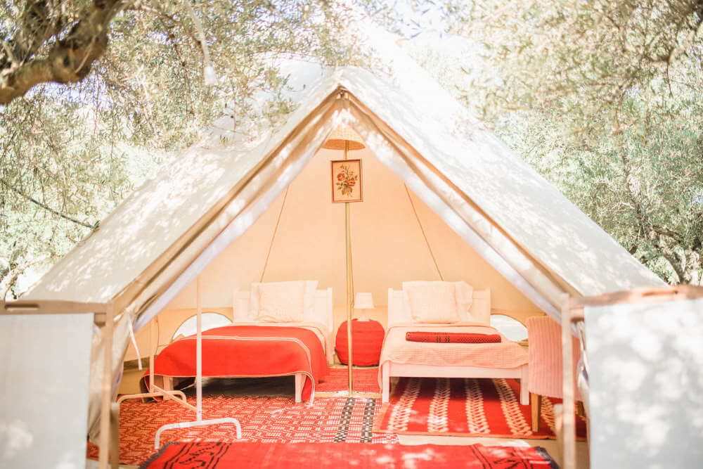 camping glamping booking glamping yurt. Καταλύματα στη φύση απομονωμένα κοντινοι καλοκαιρινοι προορισμοι. camping luxury