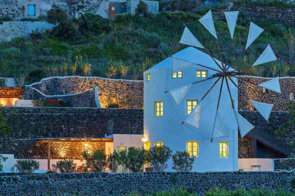 Windmill vacations in Santorini