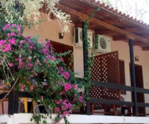 camping lido.Camping with rooms by the beach. Family vacation in campsite.bungalows greece