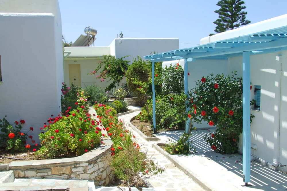 Bungalows surfing beach paros.bungalows greece.bungalows to rent near me.bungalow glamping.Organised campsites greece