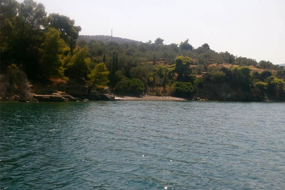 Camping with rooms by the beach. Family vacation in campsite.campsites with swimming pools.camping nea epidavros