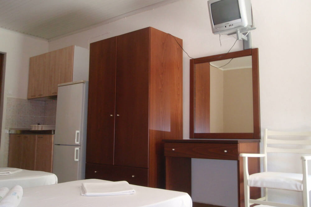 Camping gold beach . Organised campsites greece.bungalows greece