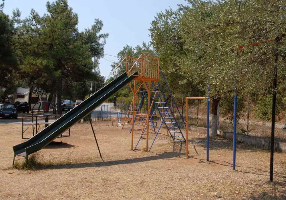 Camping with rooms by the beach. Family vacation in campsite.Camping Agiannis