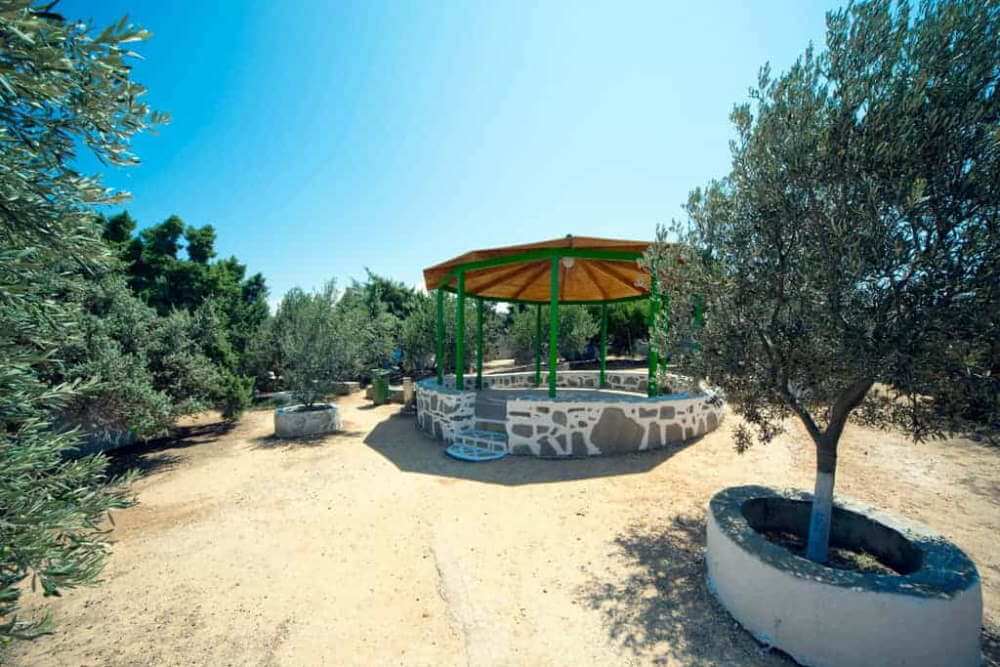 antiparos.antiparos beaches.antiparos camping.camping antiparos.best beaches antiparos.camping holidays.camping cyclades.camping with kids.camping greece.Organised campsites greece. Camping with rooms by the beach.