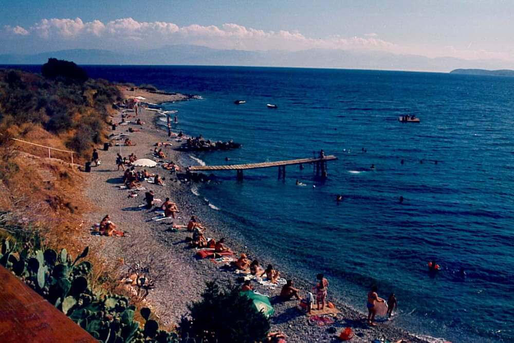 Camping with rooms by the beach. Family vacation in campsite.Camping Ayannis
