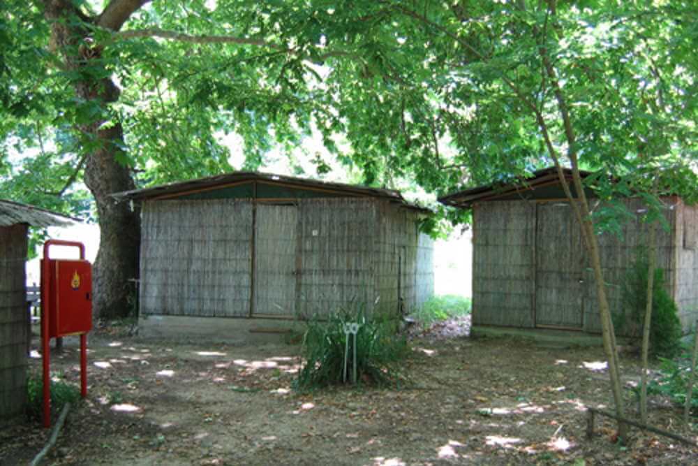 lacara camping bungalows.bungalows lacara.glamping bungalow.Bamboohuts Lacara lacara camping bungalows.